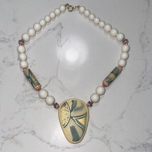 Elegant Gold and Cream Necklace